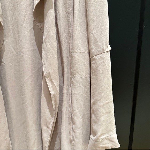 Aritzia Babaton Quincy Flowy Trench Coat, Taupe, XS - Picture 11 of 15